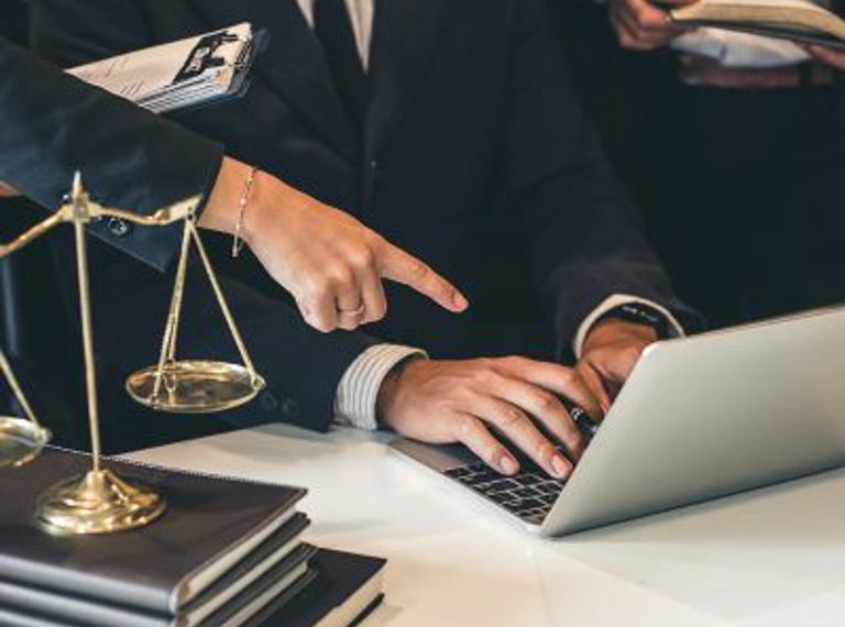 Práctica Notarial en Bufetes: Aspectos Clave y Riesgos Comunes (Vía Zoom)